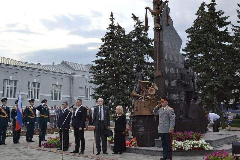 В Тамбове торжественно открыли памятник композиторам Василию Агапкину и  Илье Шатрову